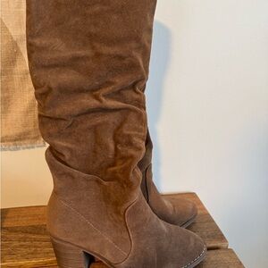 Camel Knee Boots with Slouchy Design and Chunky Heel